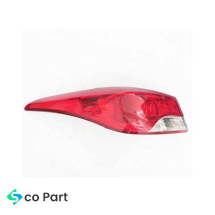 Danger on the right fender of Hyundai Elantra